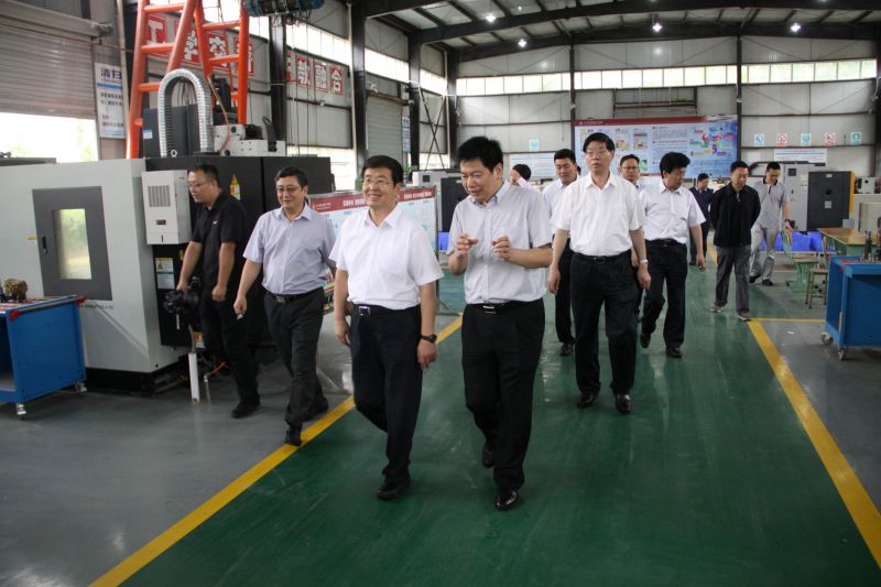 中央統(tǒng)戰(zhàn)部副部長、國家民委主任、黨組書記巴特爾、省委常委、統(tǒng)戰(zhàn)部部長崔保華，州委書記林書成，州委副書記、州長羅涼清、中央統(tǒng)戰(zhàn)部七局局長沈陽，國家民委辦公廳主任張京澤、研究室主任石玉鋼，省委統(tǒng)戰(zhàn)部副部長、省民宗委主任姚斌參加調(diào)研 (3).JPG