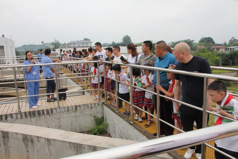 1528788745396334.jpg 繼光實(shí)驗(yàn)學(xué)校開展社會實(shí)踐活動.JPG