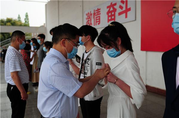 德外學(xué)子成人禮：今天起，我把責(zé)任扛在肩上